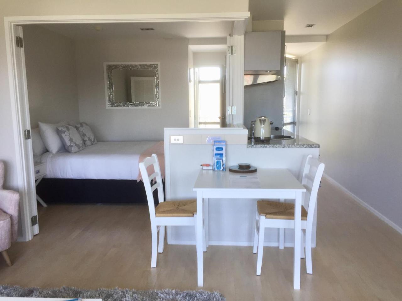 Oneroa Bay Villas Extérieur photo